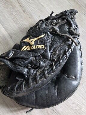 Mizuno Supreme Pro-Scoop GXC-94 33.5 Baseball Catchers Mitt RHT Broken In